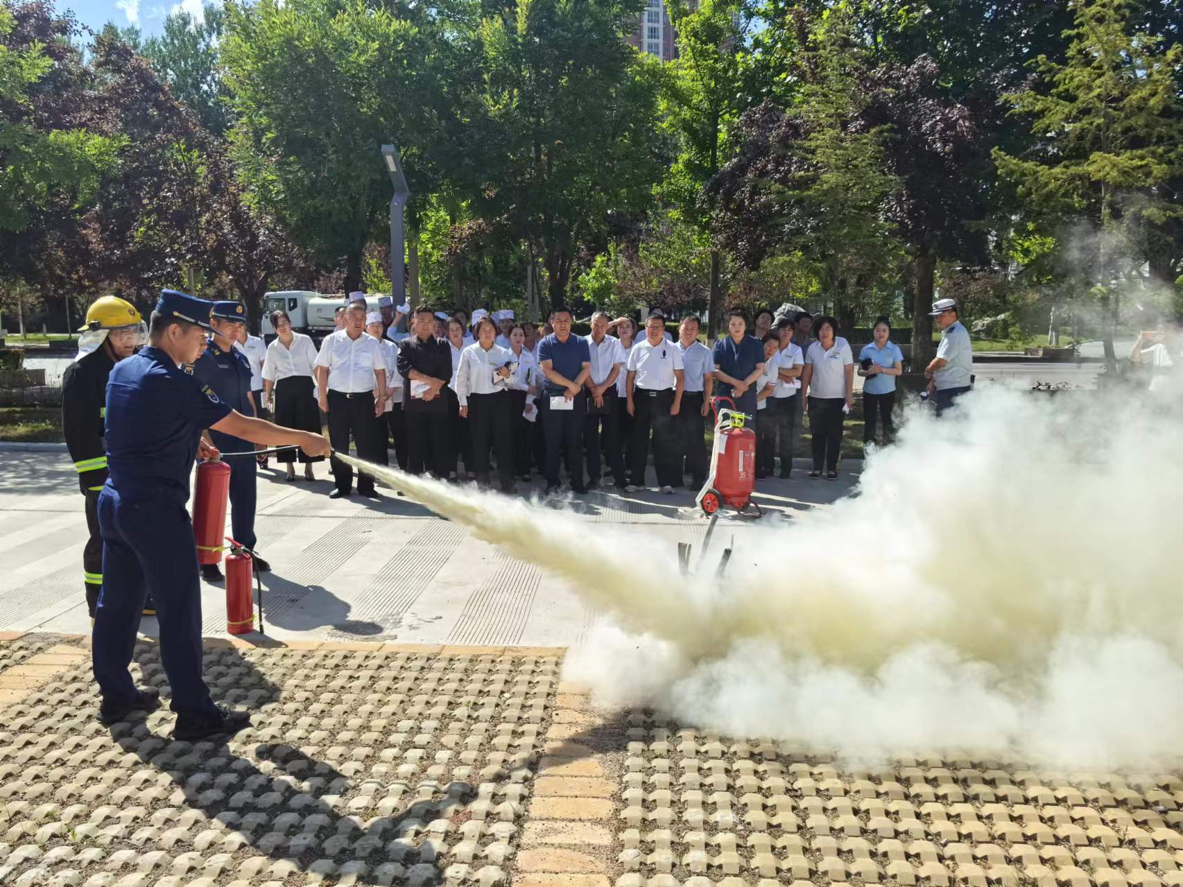 /ueditor/image/20240626/1719387385592059/6c11cb0f5c4213fe7793923c371fb95a.jpg 水生态公司:开展消防安全培训与演练共筑安全防线.jpg